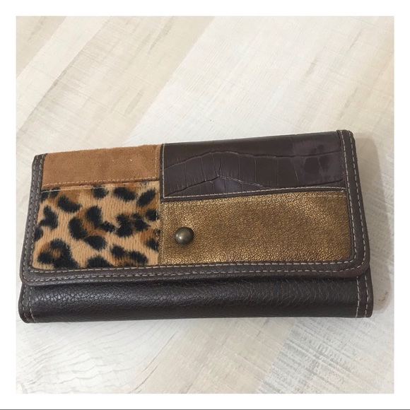 Handbags - 🌼 3/ $18 🌼 Vinyl Wallett Mixed Leopard Print